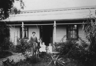 Photograph, House built by William Grundy Cragg 1862-1938 for Annie Cragg (ne Wearmouth)