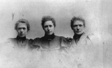 Photograph, Wearmouth sisters c1890's