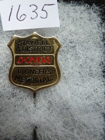 Memorabilia - Badge, Stawell and District Pioneer Memorial Donors Lapel Pin, 1935
