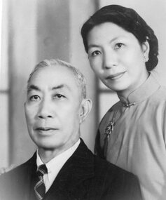 Photograph, Uncle Fred C Mow Fung with daughter Anna 1940's - Anna Goh Collection