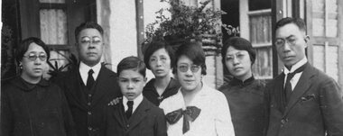 Photograph, Fred Mow Fung far right, Anna his daughter, Aunty Ruby, Freds wife and two unknown c1923 - Anna Goh Collection