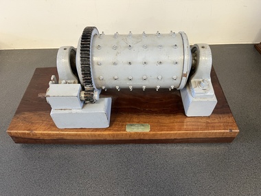 Article - Realia, Model Grinding Ball Mill