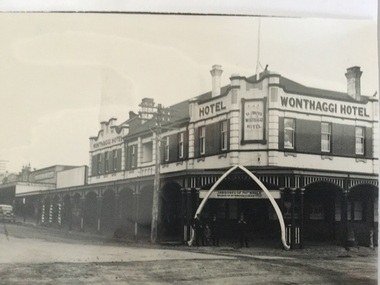 Photo Wonthaggi Hotel, early 1930s