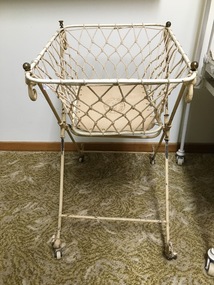 Baby basket with folding frame, H & C, Nursery