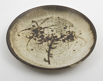 Ceramic (plate): Joan Armfield & David Armfield, David Armfield, Platter with dolomite glaze and Grevillia decoration, c.1975