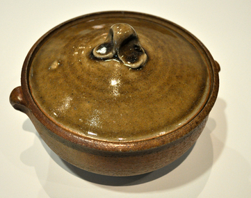 Pottery (dish): Helen LAYCOCK (b.1931-d.2011 AUS), Casserole Dish