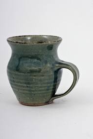 Pottery (mug): Leon SAPER (b.1928 POL, arrived 1949 AUS - d.2005 AUS), Green mug with brushed bird decoration