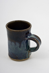 Pottery (cup): Leon SAPER (b.1928 POL, arrived 1949 AUS - d.2005 AUS), Coffee Cup