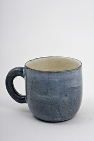 Pottery (cup): Artur HALPERN (b.1908 POL arrived 1945 AUS - d.1976 AUS), Cup