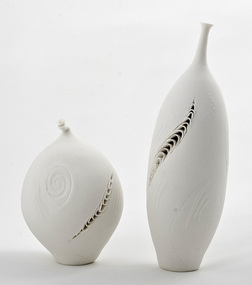 Ceramics: Linda DE TOMA, Pods (set of two)