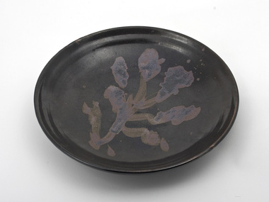 Ceramics (platter): Rodney KLICKI, Black Platter with brushed decoration