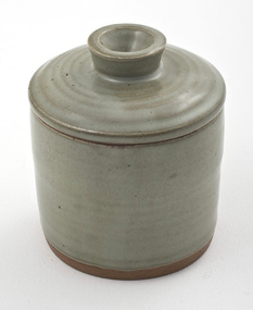 Pottery (container): Harold HUGHAN (b.1893 - d.1987 Melb, AUS), Small Lidded Container