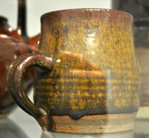 Pottery (mug): Geoffrey DAVIDSON