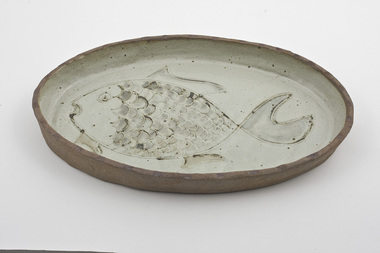 Pottery (dish): Joan ARMFIELD, Oval Fish Dish