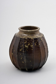 Pottery (vase): Geoffrey DAVIDSON, Small Incised Spotted Vase
