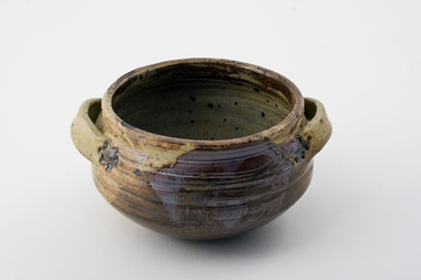 Pottery (dish): Elsa ARDERN (b.1918 NZ-d.2006 AUS), Casserole Dish