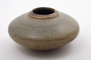 Pottery (vase): Elsa ARDERN (b.1918 NZ-d.2006 AUS), Shallow Vase