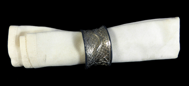 Serviette Ring with Linen Serviette