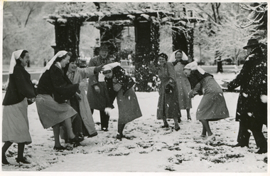 1949 November, Snowballing in Botanic Gardens - Senior BBH Staff