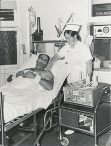 1972/05/06, Sr Margaret Davies, New ICU at end of Ward 7, Courier