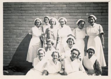Sr Bradby & Trainee Nurses Group, c.1928