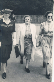 Jean Harris on right