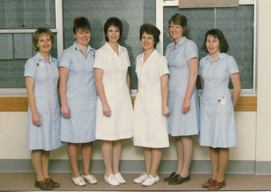 E1, Midwifery, 1986-1987, students with tutors Judith Murphy & Annette Rowe