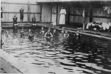 Photograph - Sunshine State School Swimming Pool, [1910 - 1920]