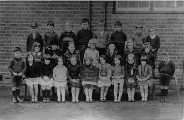 Mixed media - Albion State School No. 4265 1932 Grade II & Lot 267 (No 7) Sydney St Albion Title Deeds, 1932; ?