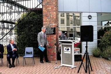 Photograph - Photograph of unveiling of plaque for Russell Street Gates, Rigg, Tom, 28/02/2009 12:00:00 AM