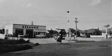 Photograph - Monash St 46 - Atlantic Service Station Photograph