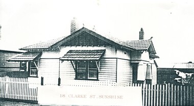 Photograph - Clarke St 18 Sunshine