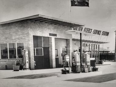 Photograph - Ballarat Road Cnr Duke Street Braybrook - Golden Fleece Service Station C1950s - C1960s Photographs