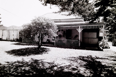 Photograph - Stevens Farmhouse 446 - 448 Main Road West St. Albans 1991 Photograph, Sharon Cavanagh, 13th March 191