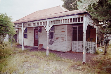 Photograph - Stevens Farmhouse 446 - 448 Main Road West St. Albans 1999 Photographs, The Sunshine Advocate, 10th December 1999