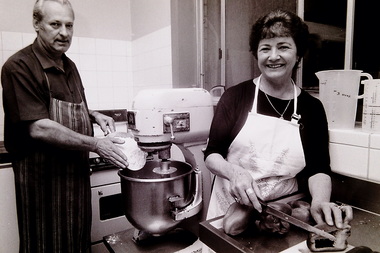 Photograph - Frankies Pizza 54 Stradbroke Drive St. Albans 1992 Photographs, John Edwards, 29th October 1992