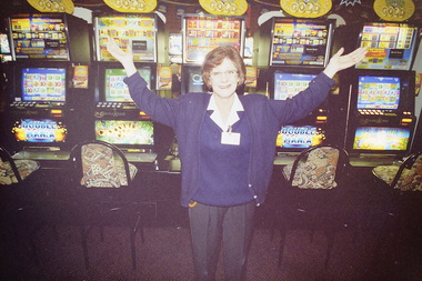 Photograph - Sunshine RSL Pokies 99 Dickson Street Sunshine 2000 Photographs, Larran Reed, 4th July 2000