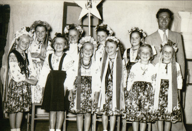 Photo, Ukrainian children preparing to go carolling at Christmas time