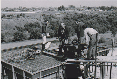 Building 1st ranger's hut, 1979