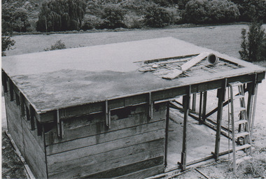 Building 1st ranger's hut, 1979