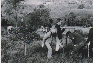 Building 1st ranger's hut, 1979