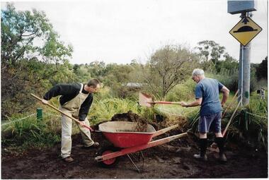 Working bee May 2000, Darebin Parklands Association, 2000