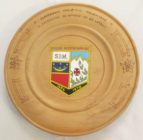 Jubillee plate, carved, Silver Jubillee plate, 1979