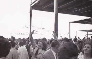 Staying behind, photo, Staying behind, 1960, September 1960