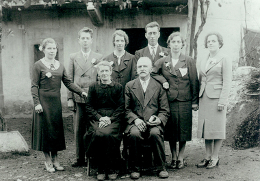 Photo, Family Gec, parents sitting -  Ema, Ludvik, Pavla, Janez, Ljudmila and Marcela,1938, 1938