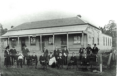 Image of Diamond Reef Hotel Diamond Creek taken c1910 when it was a Coffee Palace