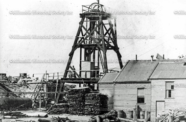 Diamond Creek Gold Mine poppet head and buildings