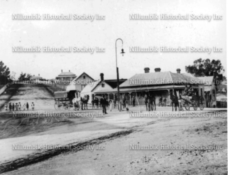 Collins Street and Main Street corner Diamond Creek with gas lamp