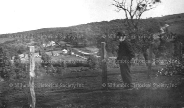 Nillumbik Cemetery Diamond Creek from Ironbark Road