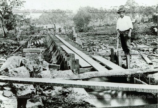Repairing Maroondah Aqueduct 1878